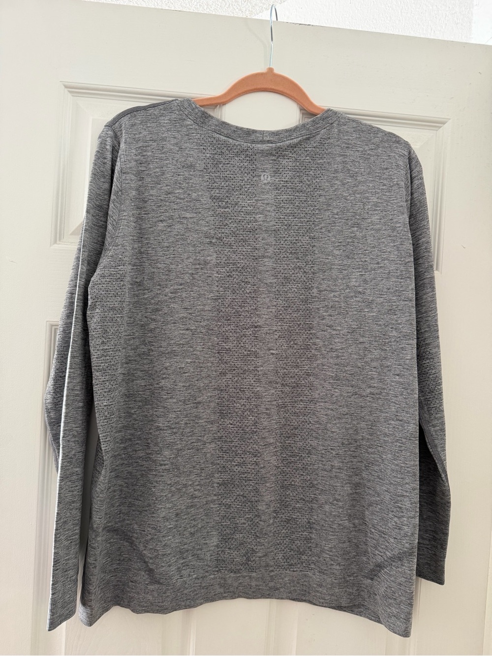 Lululemon Gray Seamless Long Sleeve Running Top Ventilated Athletic Shirt XL - Picture 2 of 3